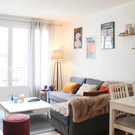 Charming Cocoon With A View Of The Eiffel Tower Paris
